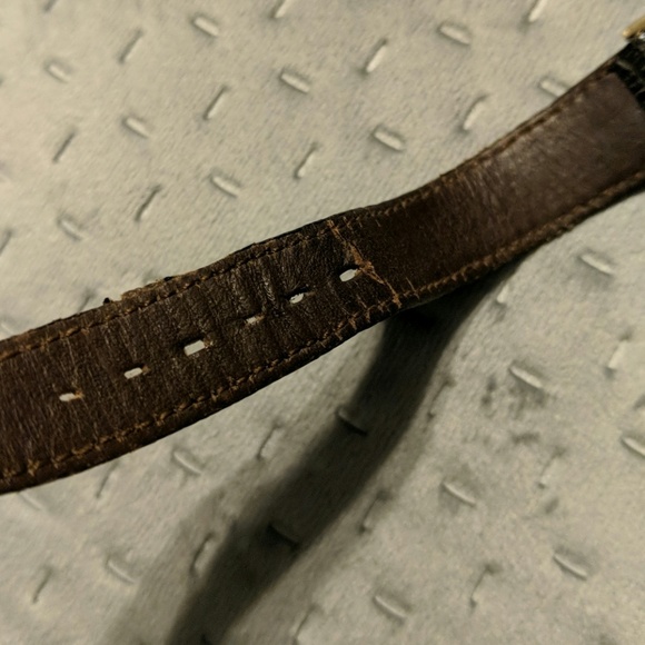 Hold Vintage Gucci watch - Picture 7 of 8